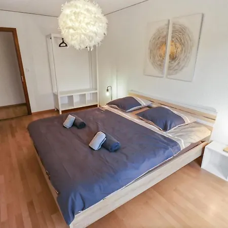 Au Centre * 克莱恩 蒙塔纳