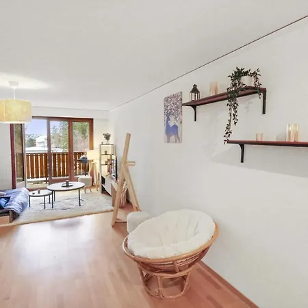 Au Centre 克莱恩 蒙塔纳